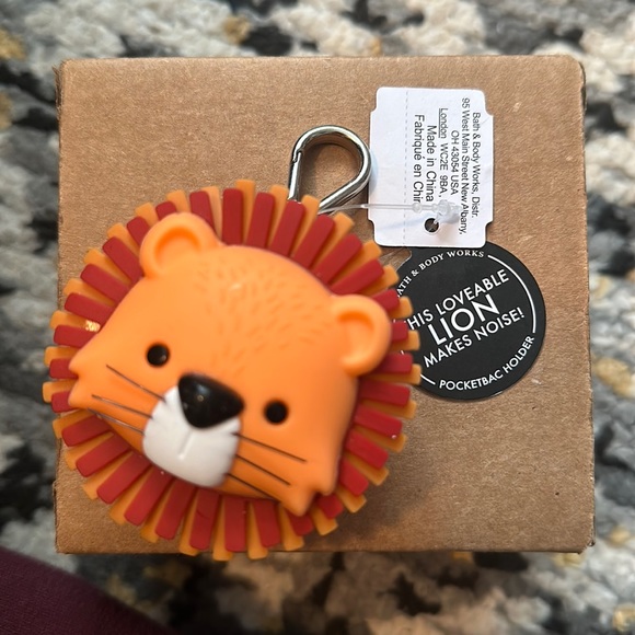Bath & Body Works Accessories - BBW LION POCKETBAC KEYCHAIN HOLDER NEW